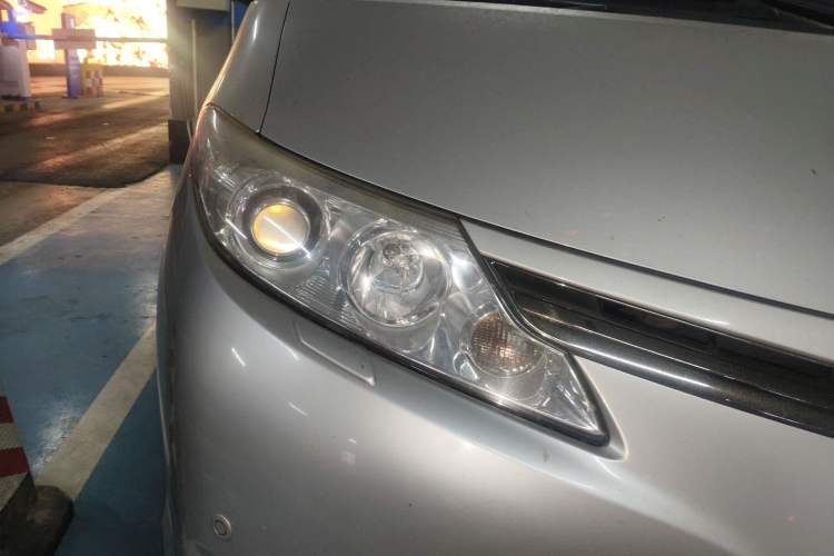 Used Toyota Previa 2006 2.4L 7-Seater Luxury Edition Right Front Headlight
