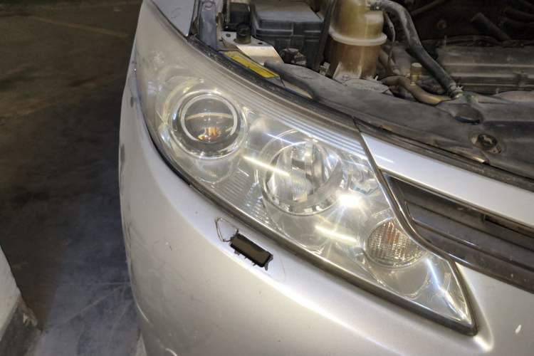 Used Toyota Previa 2006 2.4L 7-Seater Luxury Edition Right Front Headlight