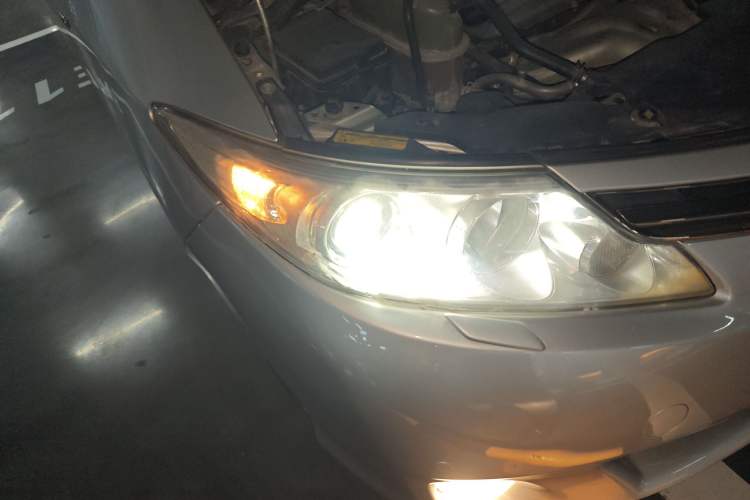 Used Toyota Previa 2006 2.4L 7-Seater Luxury Edition Right Front Headlight