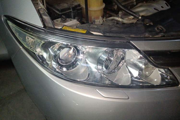 Used Toyota Previa 2006 2.4L 7-Seater Standard Edition Right Front Headlight