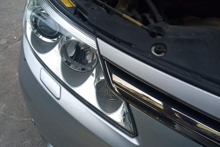 Used Toyota Previa 2006 2.4L 7-Seater Luxury Edition Right Front Headlight