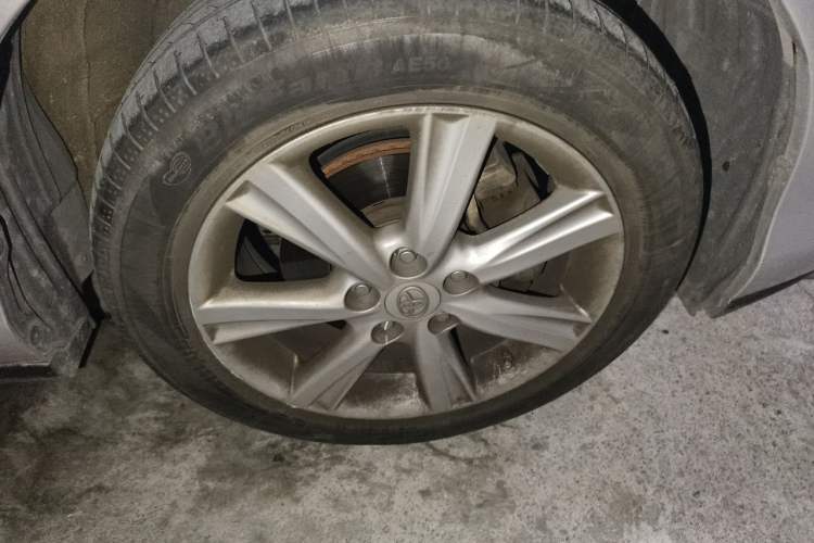 Used Toyota Previa 2006 2.4L 7-Seater Standard Edition Right Front Wheel Hub
