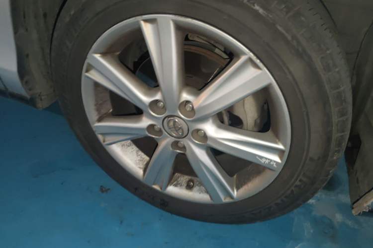 Used Toyota Previa 2006 2.4L 7-Seater Luxury Edition Right Front Wheel Hub