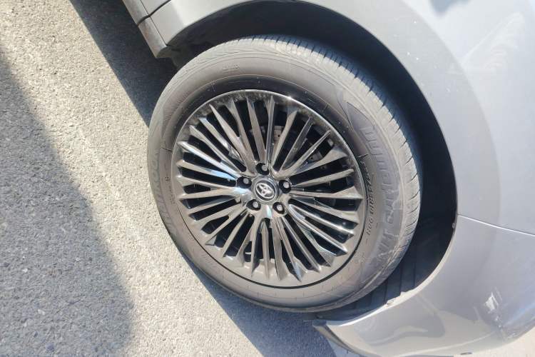 Used Toyota Previa 2006 2.4L 7-Seater Luxury Edition Right Front Wheel Hub