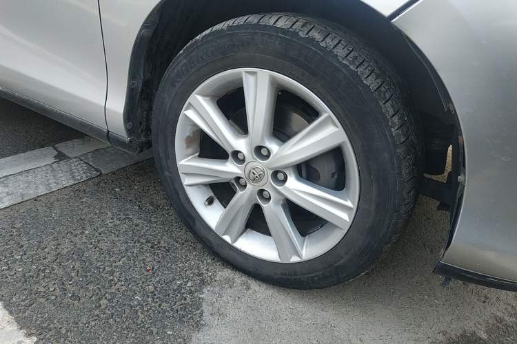 Used Toyota Previa 2006 2.4L 7-Seater Luxury Edition Right Front Wheel Hub