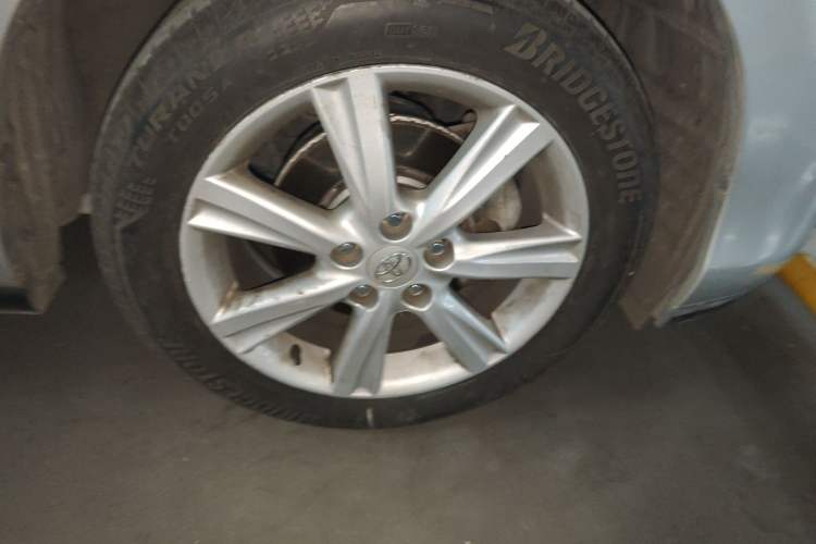 Used Toyota Previa 2006 2.4L 7-Seater Luxury Edition Right Front Wheel Hub