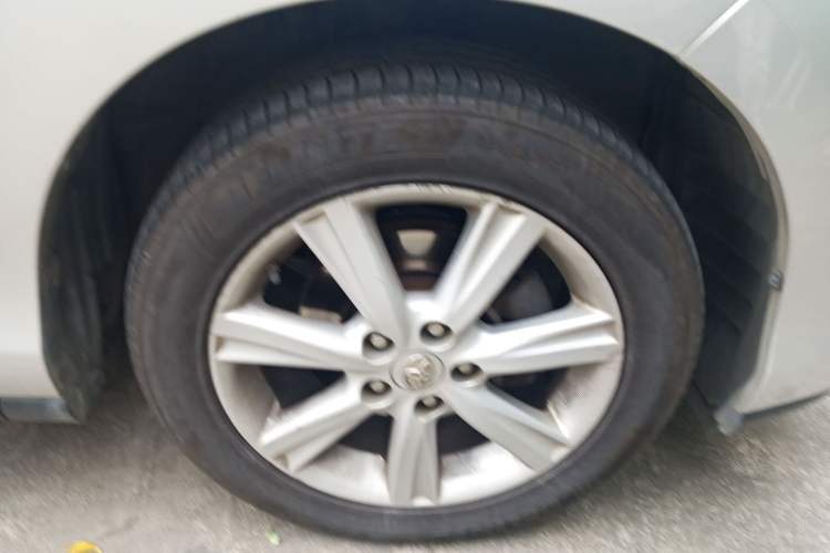 Used Toyota Previa 2006 2.4L 7-Seater Luxury Edition Right Front Wheel Hub