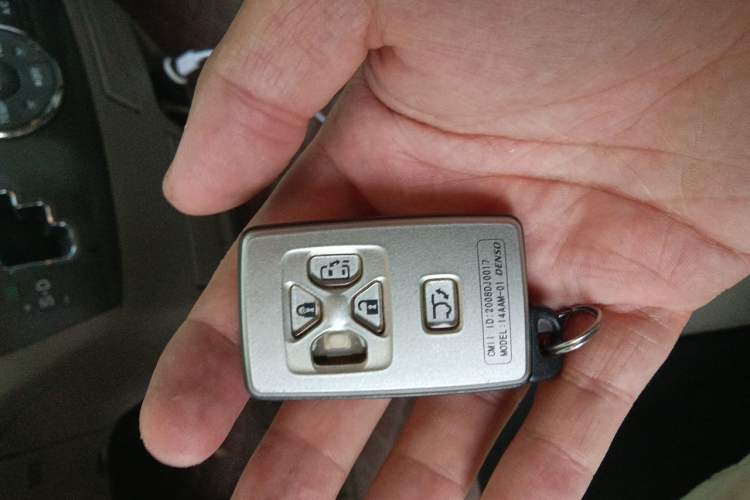 Used Toyota Previa 2006 2.4L 7-Seater Standard Edition Vehicle Key