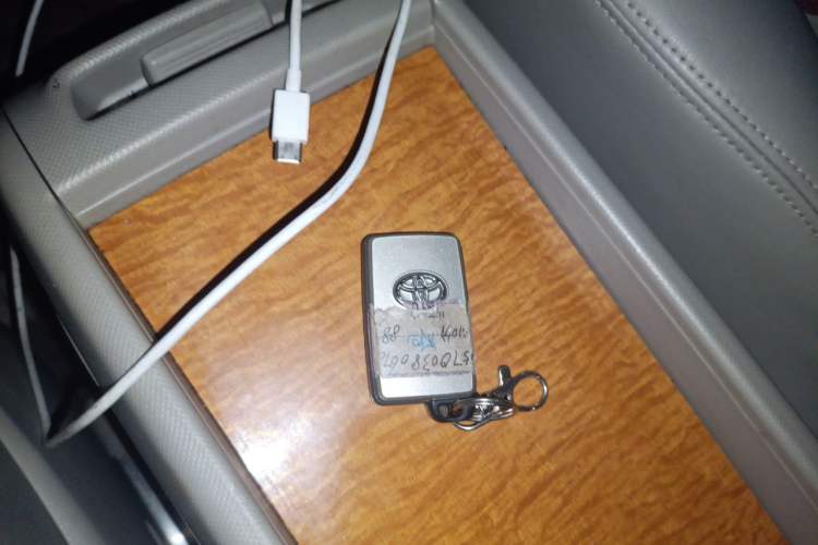 Used Toyota Previa 2006 2.4L 7-Seater Standard Edition Vehicle Key