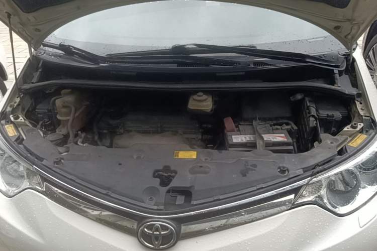 Used Toyota Previa 2006 2.4L 7-Seater Standard Edition Engine Bay