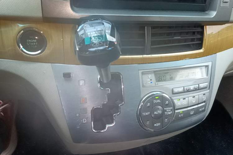 Used Toyota Previa 2006 2.4L 7-Seater Standard Edition Gear Lever