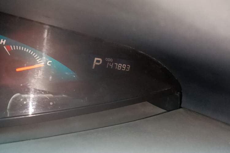 Used Toyota Previa 2006 2.4L 7-Seater Standard Edition Odometer Close Up