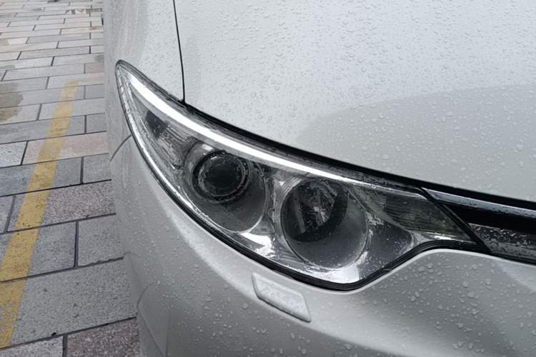 Used Toyota Previa 2006 2.4L 7-Seater Standard Edition Right Front Headlight