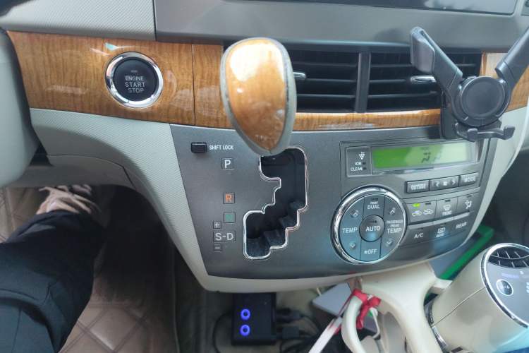 Used Toyota Previa 2006 2.4L 7-Seater Standard Edition Gear Lever