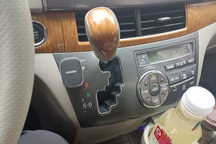 Used Toyota Previa 2006 2.4L 7-Seater Luxury Edition Gear Lever