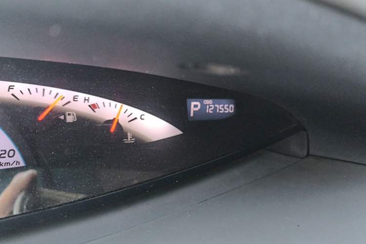 Used Toyota Previa 2006 2.4L 7-Seater Luxury Edition Odometer Close Up