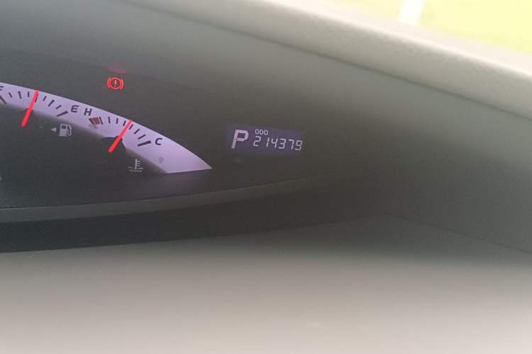 Used Toyota Previa 2006 2.4L 7-Seater Luxury Edition Odometer Close Up