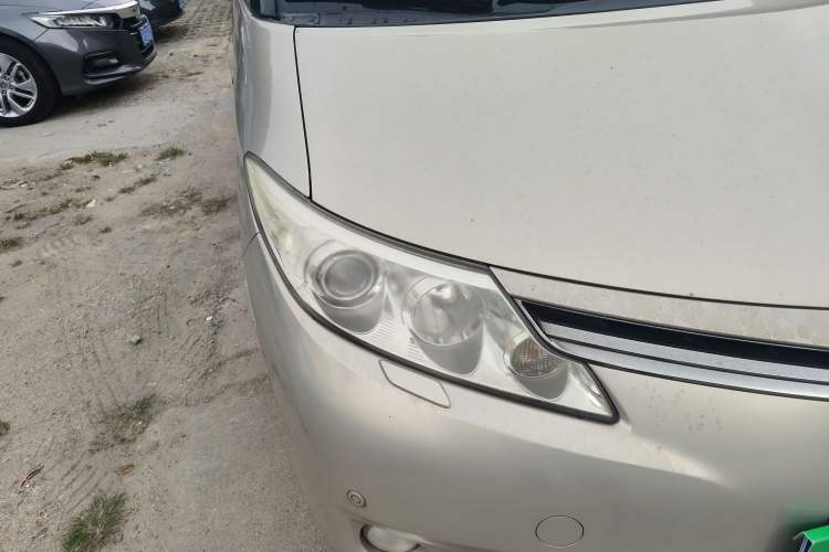Used Toyota Previa 2006 2.4L 7-Seater Standard Edition Right Front Headlight