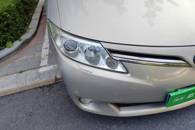 Used Toyota Previa 2006 2.4L 7-Seater Luxury Edition Right Front Headlight