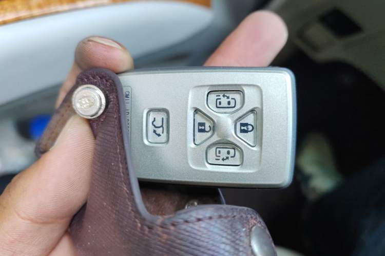 Used Toyota Previa 2006 2.4L 7-Seater Luxury Edition Vehicle Key