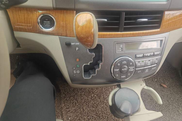 Used Toyota Previa 2007 3.5L 7-Seater Luxury Version Gear Lever