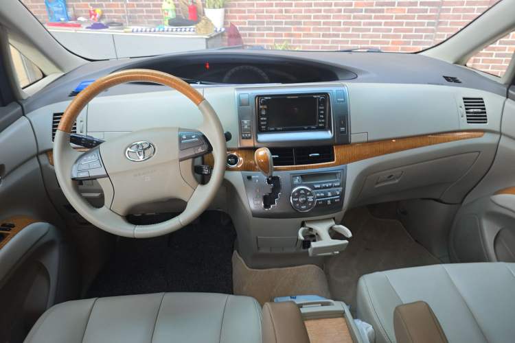 Used Toyota Previa 2007 3.5L 7-Seater Luxury Version Center Console