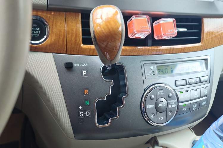 Used Toyota Previa 2007 3.5L 7-Seater Luxury Version Gear Lever