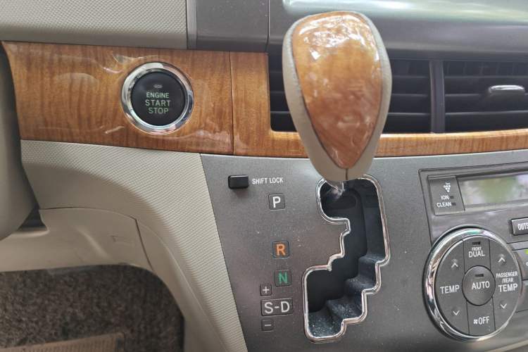 Used Toyota Previa 2007 3.5L 7-Seater Luxury Version Gear Lever