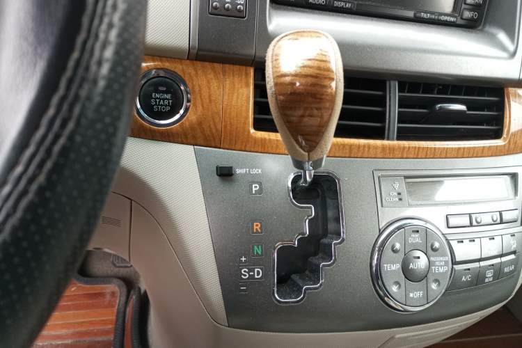 Used Toyota Previa 2007 3.5L 7-Seater Luxury Version Gear Lever