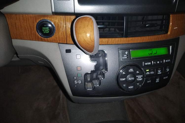 Used Toyota Previa 2007 3.5L 7-Seater Luxury Version Gear Lever