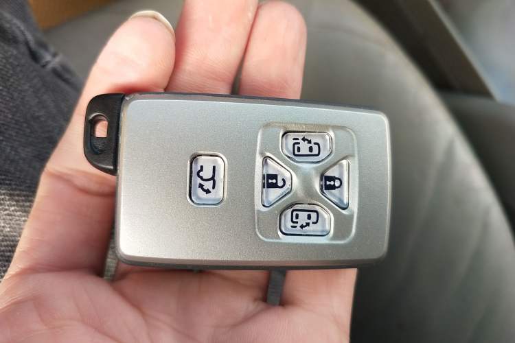 Used Toyota Previa 2007 3.5L 7-Seater Luxury Version Vehicle Key