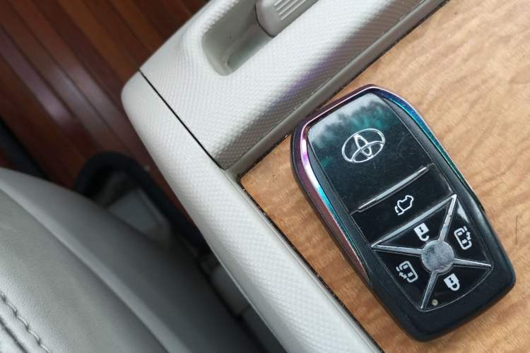 Used Toyota Previa 2007 3.5L 7-Seater Luxury Version Vehicle Key