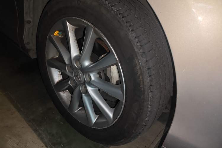 Used Toyota Previa 2007 3.5L 7-Seater Luxury Version Right Front Wheel Hub