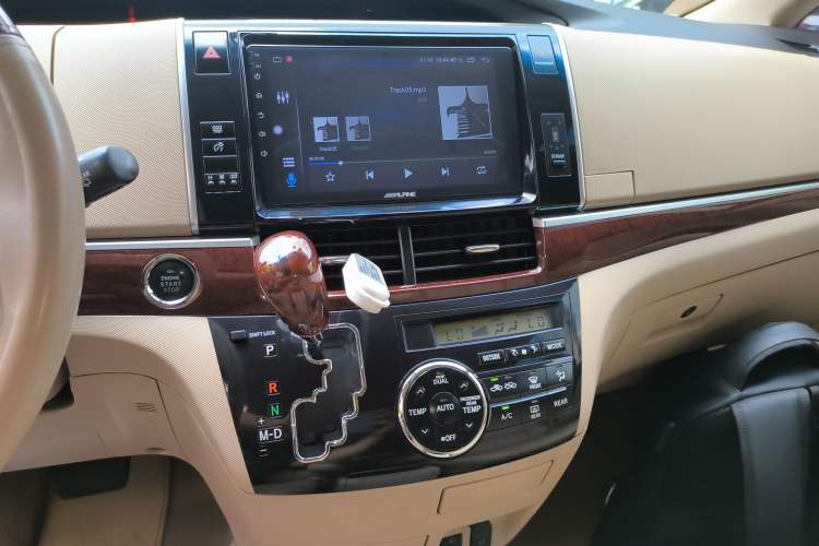 Used Toyota Previa 2012 2.4L 7-Seater Standard Edition Audio And AC Panel