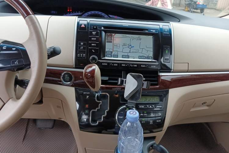 Used Toyota Previa 2012 2.4L 7-Seater Luxury Edition Audio And AC Panel