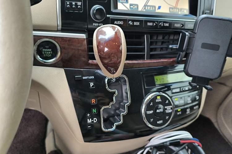Used Toyota Previa 2012 2.4L 7-Seater Luxury Edition Gear Lever