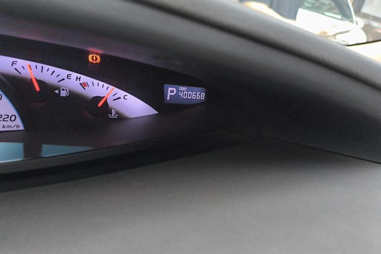 Used Toyota Previa 2012 2.4L 7-Seater Luxury Edition Odometer Close Up
