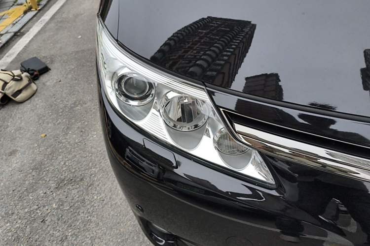 Used Toyota Previa 2012 2.4L 7-Seater Luxury Edition Right Front Headlight