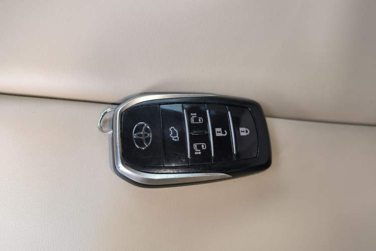 Used Toyota Previa 2012 2.4L 7-Seater Standard Edition Vehicle Key