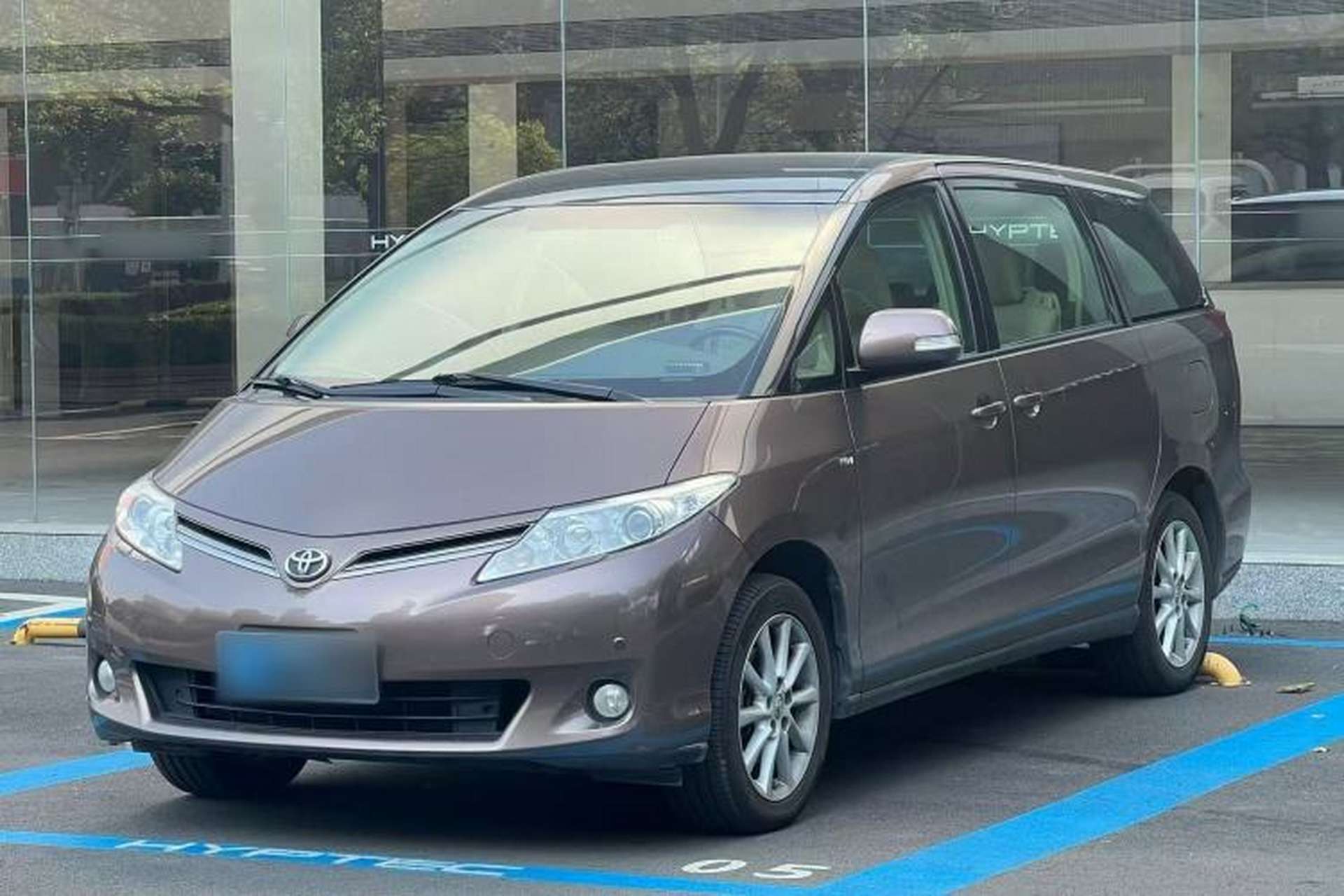 Used Toyota Previa 2012 2.4L 7-Seater Luxury Edition Front Left 45 Deg