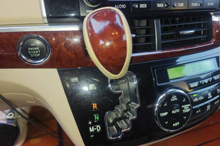 Used Toyota Previa 2012 2.4L 7-Seater Luxury Edition Gear Lever