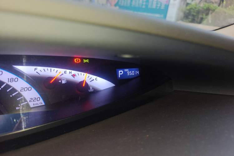 Used Toyota Previa 2012 2.4L 7-Seater Luxury Edition Odometer Close Up