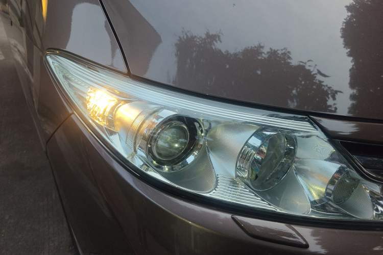 Used Toyota Previa 2012 2.4L 7-Seater Luxury Edition Right Front Headlight