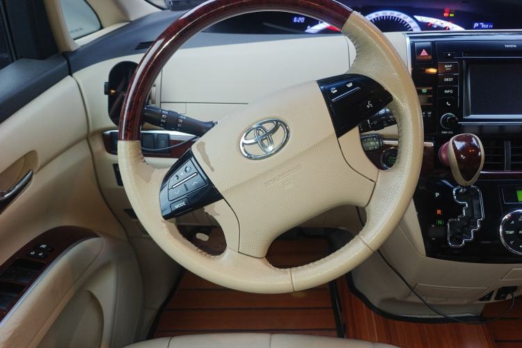 Used Toyota Previa 2012 2.4L 7-Seater Luxury Edition Steering Wheel