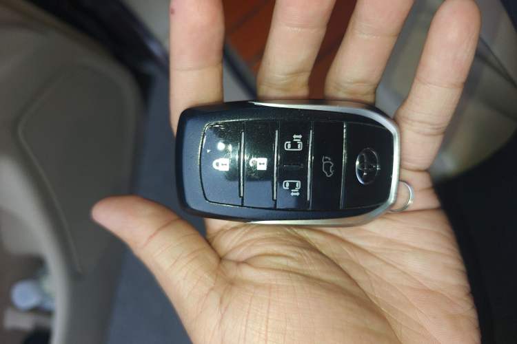 Used Toyota Previa 2012 2.4L 7-Seater Luxury Edition Vehicle Key