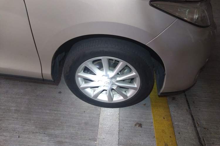 Used Toyota Previa 2012 2.4L 7-Seater Luxury Edition Right Front Wheel Hub