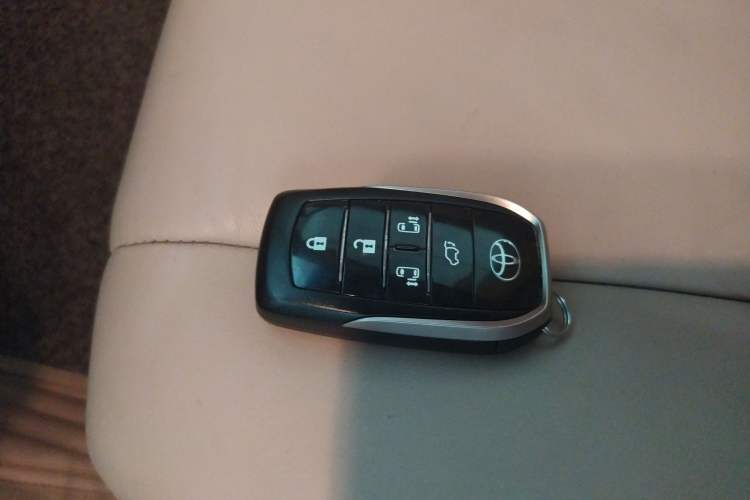 Used Toyota Previa 2012 2.4L 7-Seater Luxury Edition Vehicle Key