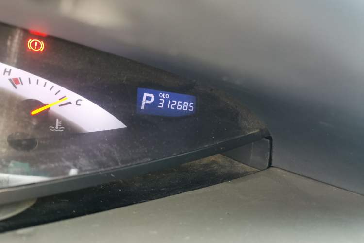 Used Toyota Previa 2012 2.4L 7-Seater Luxury Edition Odometer Close Up