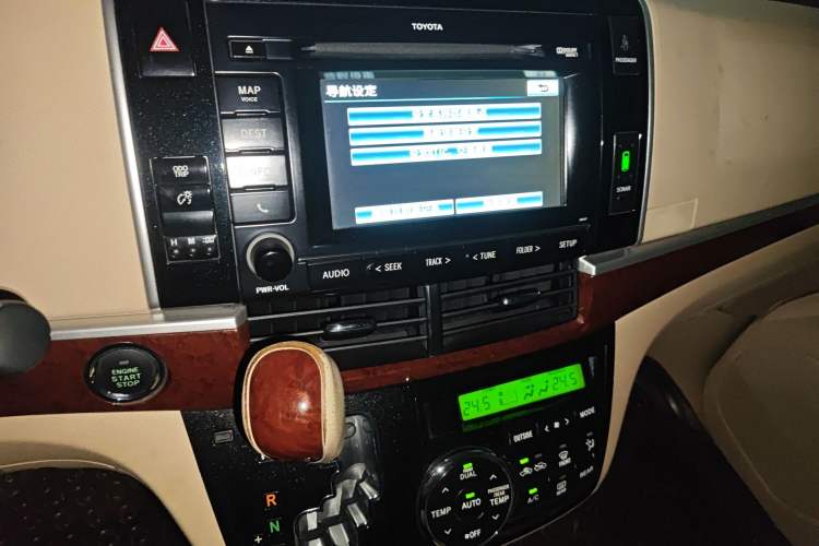 Used Toyota Previa 2012 2.4L 7-Seater Luxury Edition Audio And AC Panel