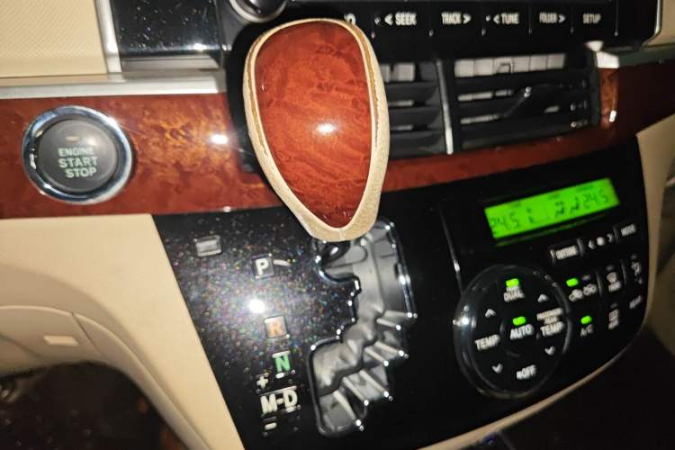 Used Toyota Previa 2012 2.4L 7-Seater Luxury Edition Gear Lever